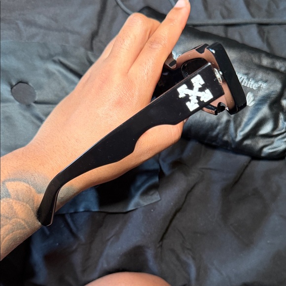 Off-White Black Rectangular Sunglasses with Pouch - Picture 4 of 9